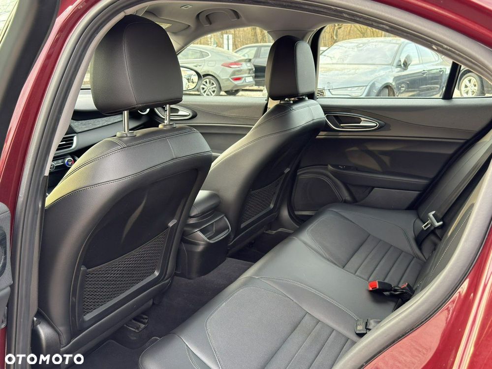 Alfa Romeo Giulia - 16