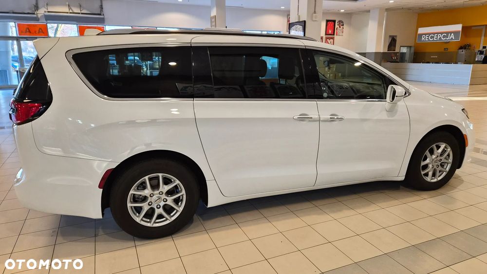 Chrysler Pacifica - 5