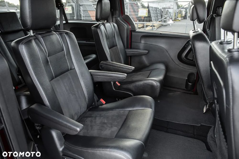 Dodge Grand Caravan 3.6 R/T - 32