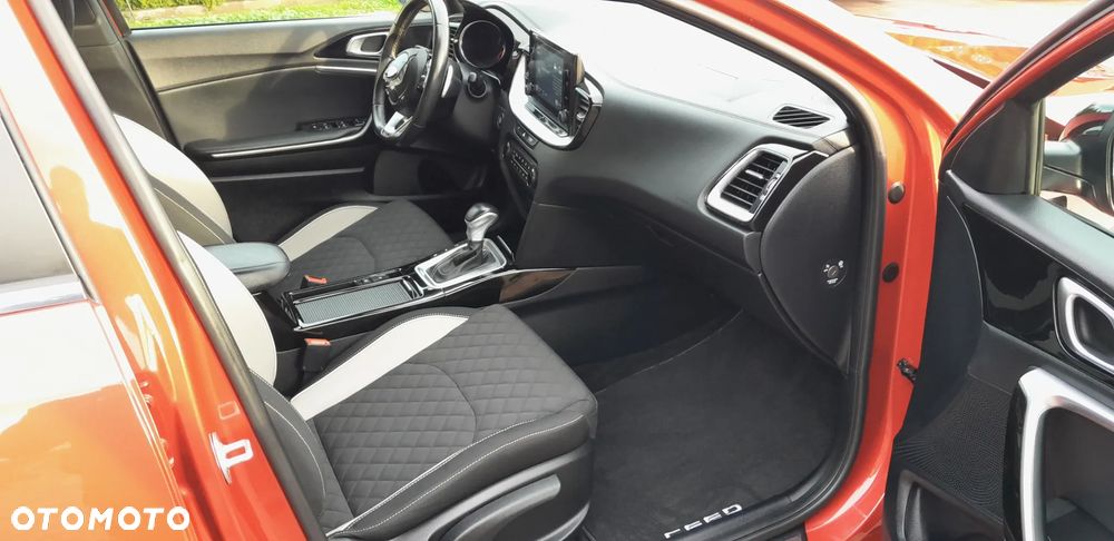 Kia Ceed 1.6 CRDi 128 Platinum Edition - 10