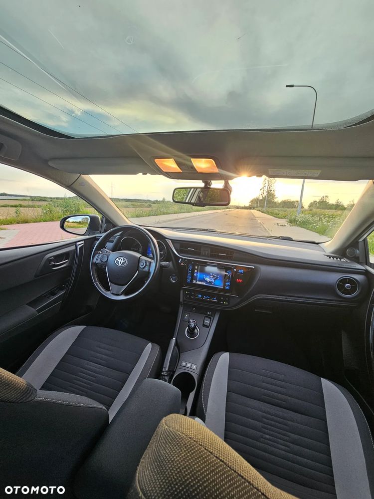Toyota Auris Hybrid 135 Dynamic - 19