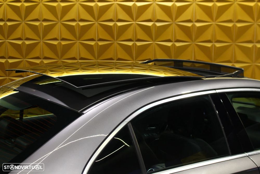 Mercedes-Benz A 250 Limousine e AMG Line - 10