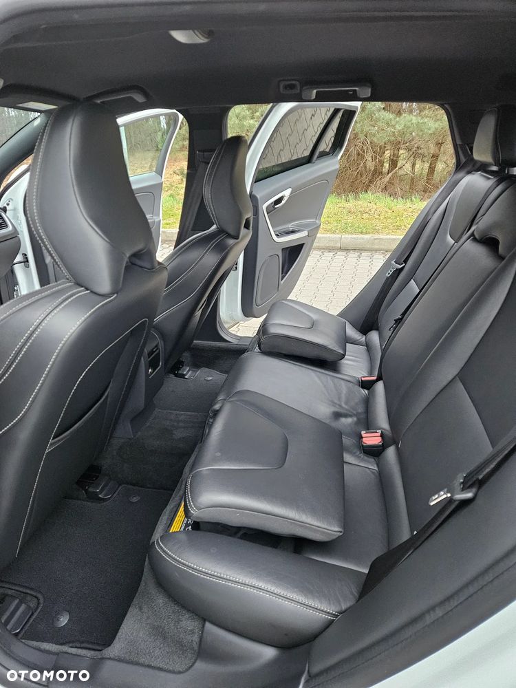 Volvo V60 D4 Drive-E Momentum - 16