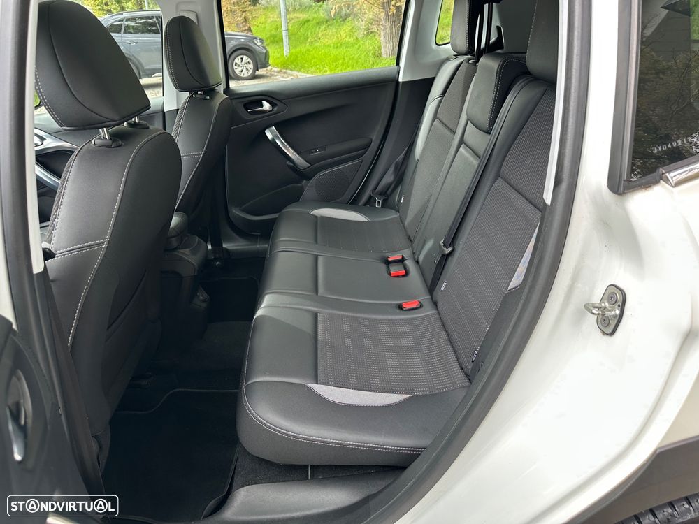 Peugeot 2008 1.2 PureTech Allure EAT6 - 12