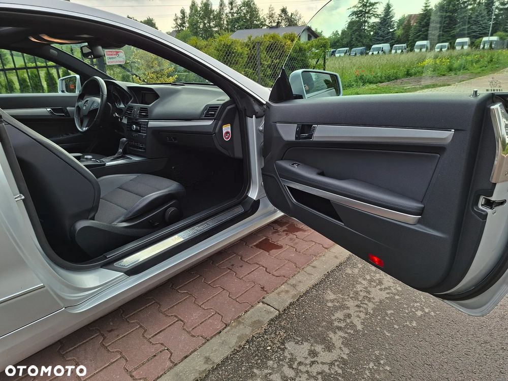 Mercedes-Benz Klasa E 200 CGI BlueEFFICIENCY Automatik Avantgarde - 27