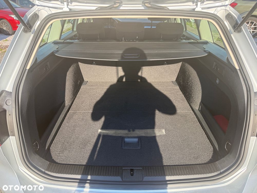 Volkswagen Passat ver-variant-1-6-tdi-scr-dsg-comfortline - 14