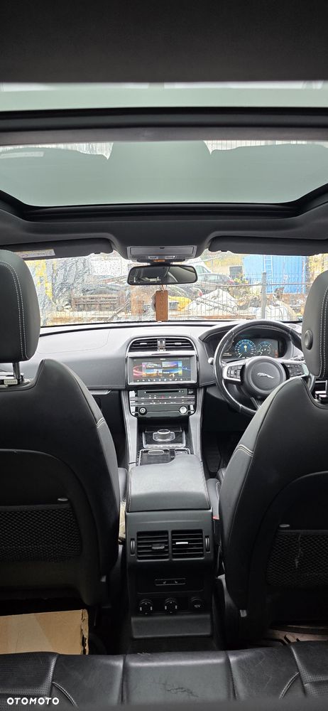 Jaguar F-Pace 20d AWD R-Sport - 36
