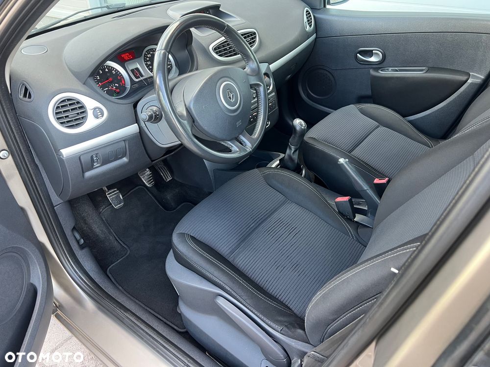 Renault Clio 1.2 16V Alize - 17