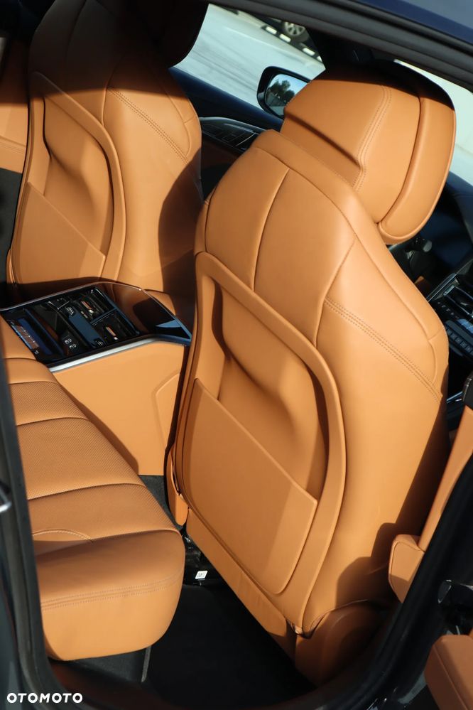 BMW Seria 8 840d xDrive mHEV - 18