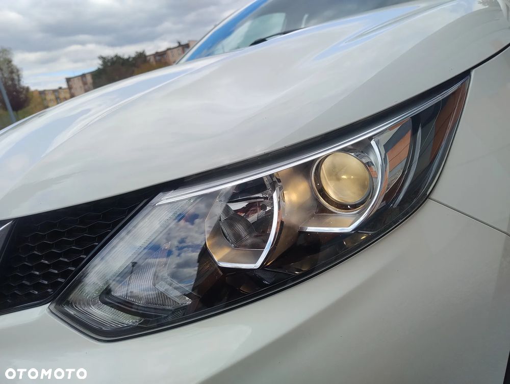 Nissan Qashqai 1.2 DIG-T Xtronic N-Vision - 25