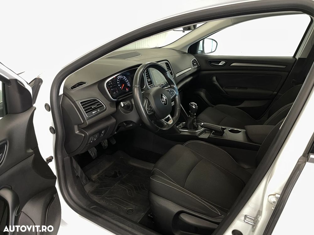 Renault Megane TCe Zen - 5