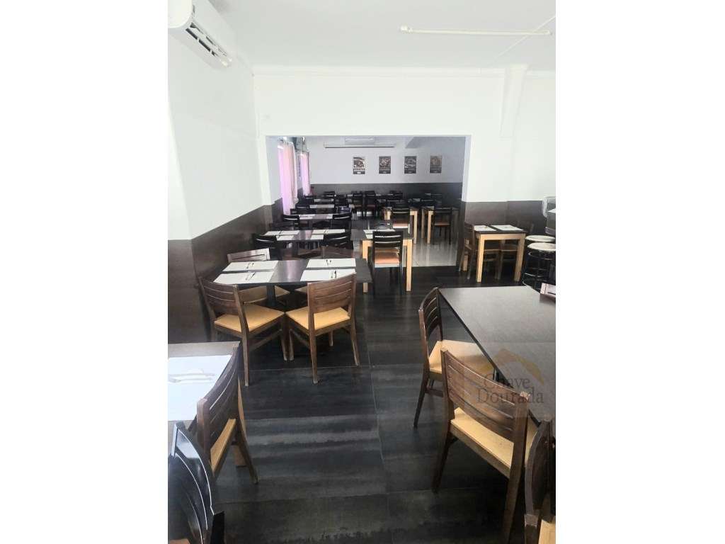 Moradia T5 + Restaurante, na zona Norte de Coimbra. - Grande imagem: 4/28