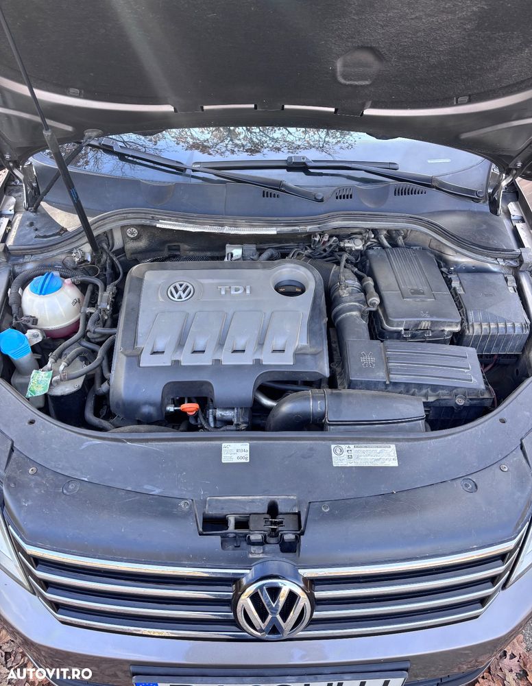 Volkswagen Passat Variant 2.0 TDI Blue TDI Comfortline - 9