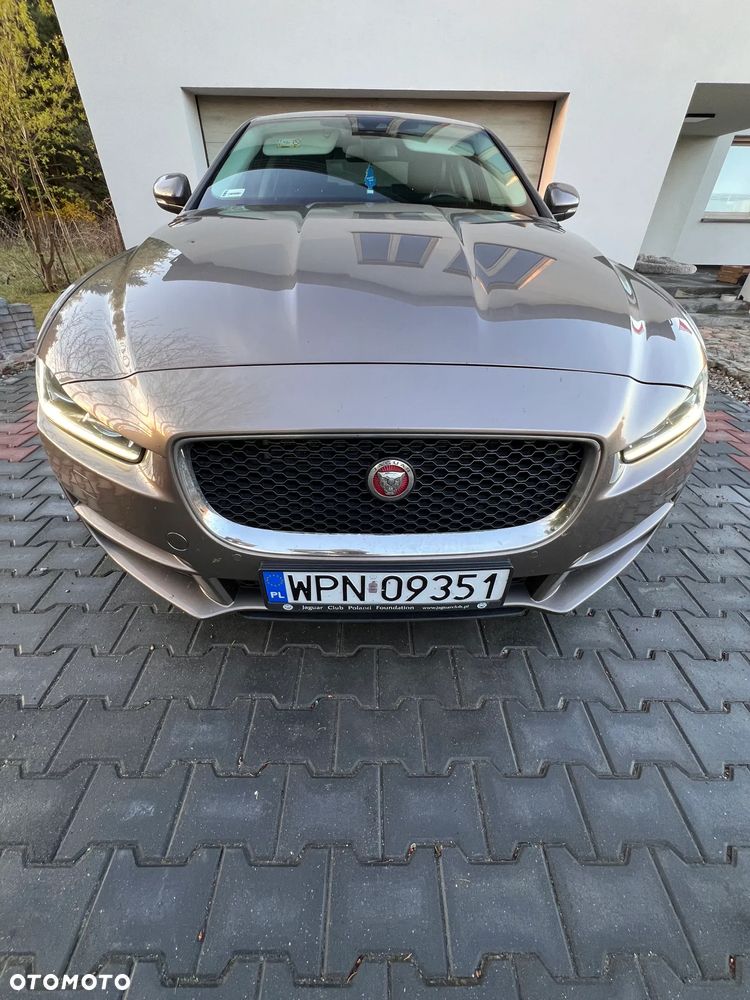 Jaguar XE 2.0 T Pure - 9