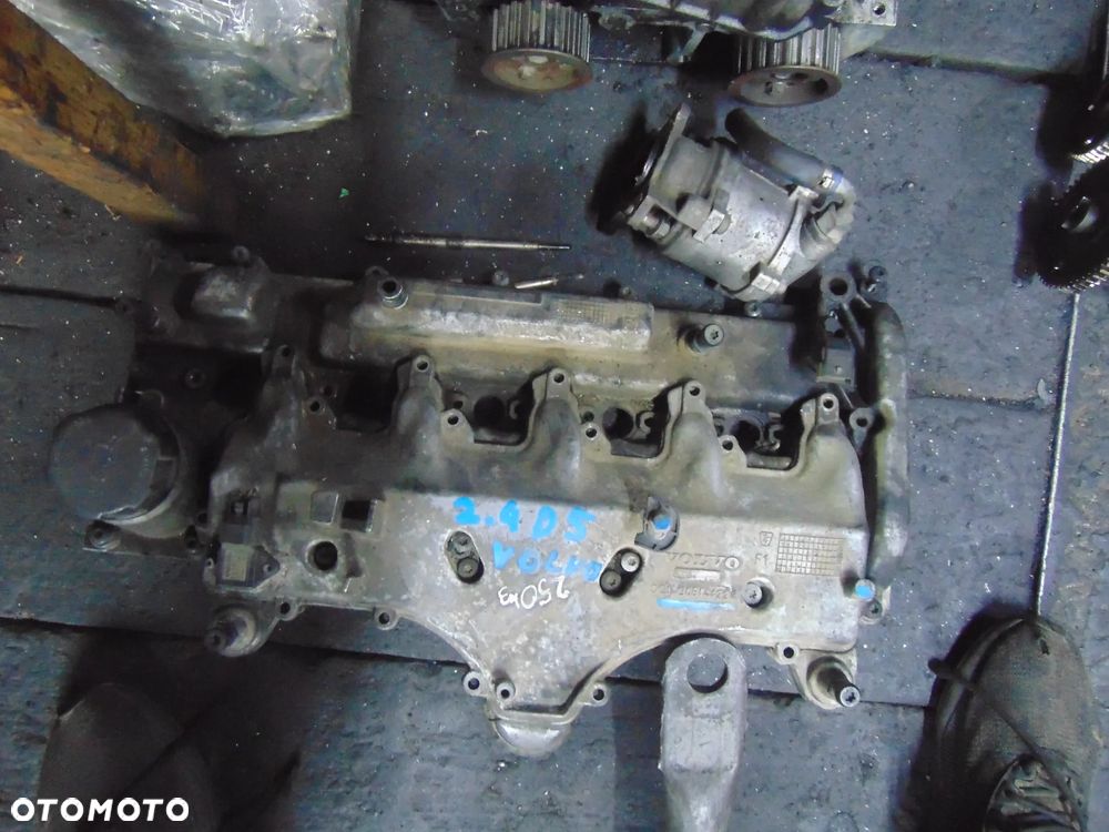 Pokrywa zaworów Volvo v70 2,4 d5 - 2