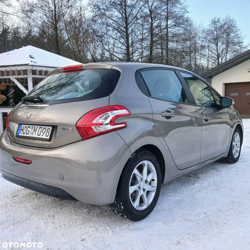 Peugeot 208 - 4