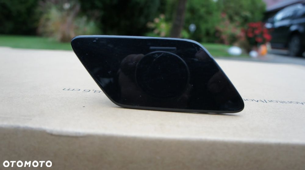 PRAWY SPRYSKIWACZ ZAŚLEPKA LAMPY VW TOURAN III 5TA - 4