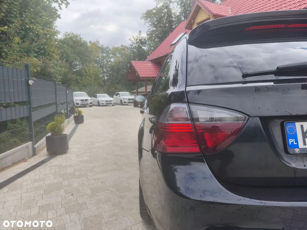 BMW Seria 3 325xi Touring - 10
