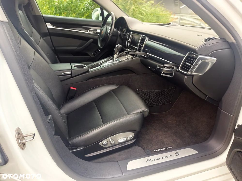 Porsche Panamera - 30