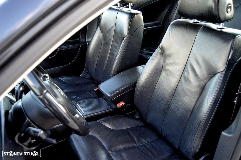 VW Passat 2.0 TDI Trendline BlueMotion - 13