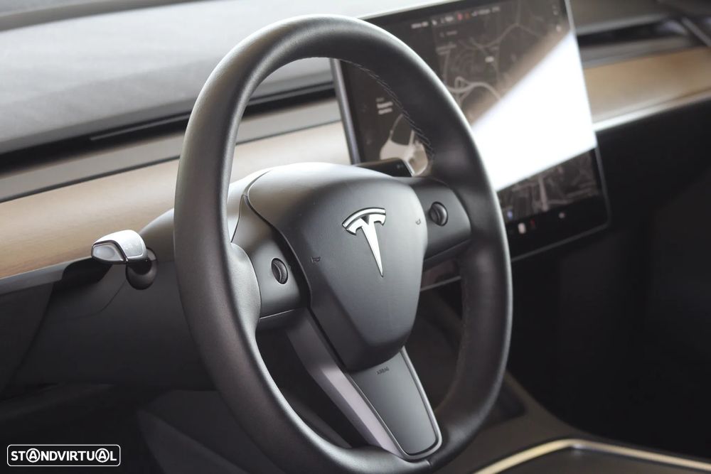 Tesla Model Y Long Range Dual Motor AWD - 25