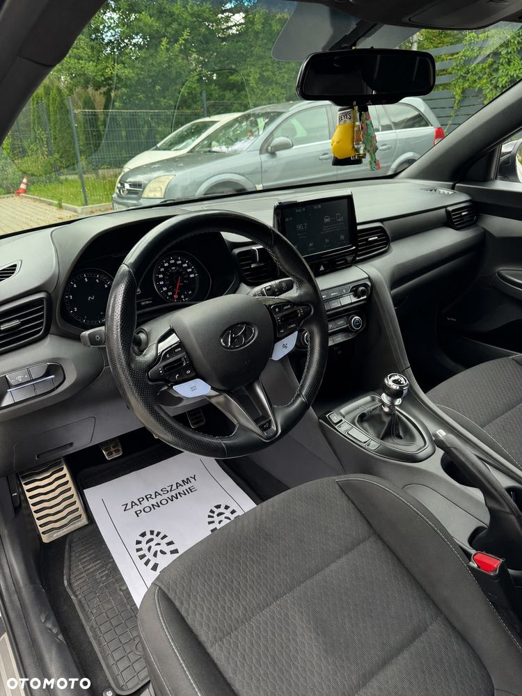 Hyundai Veloster - 13
