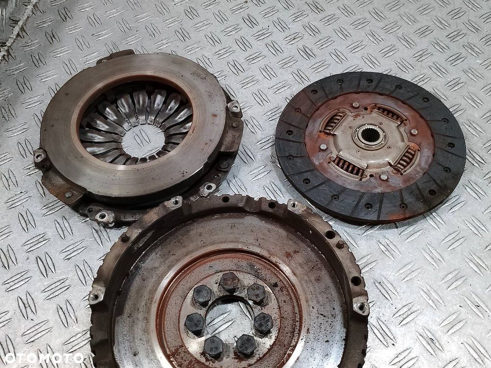 KOŁO ZAMACHOWE NISSAN MICRA K12 ( 02-10 ) - 11