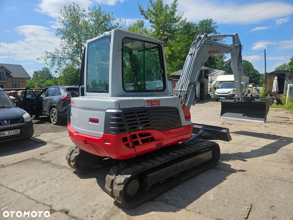 Takeuchi tb250 - 8