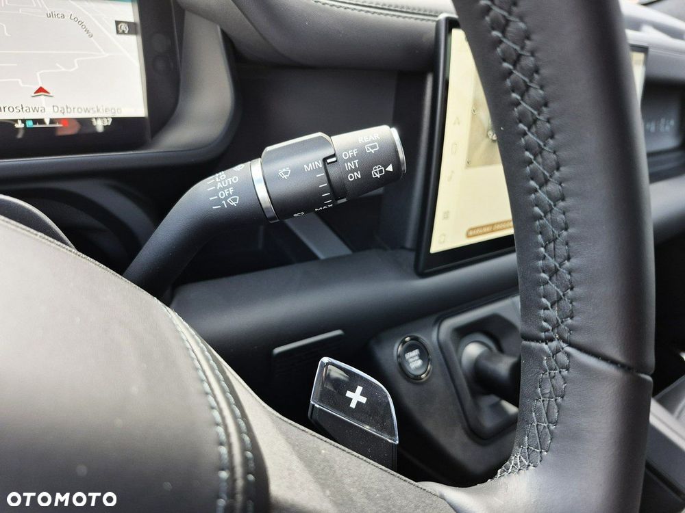 Land Rover Defender - 35