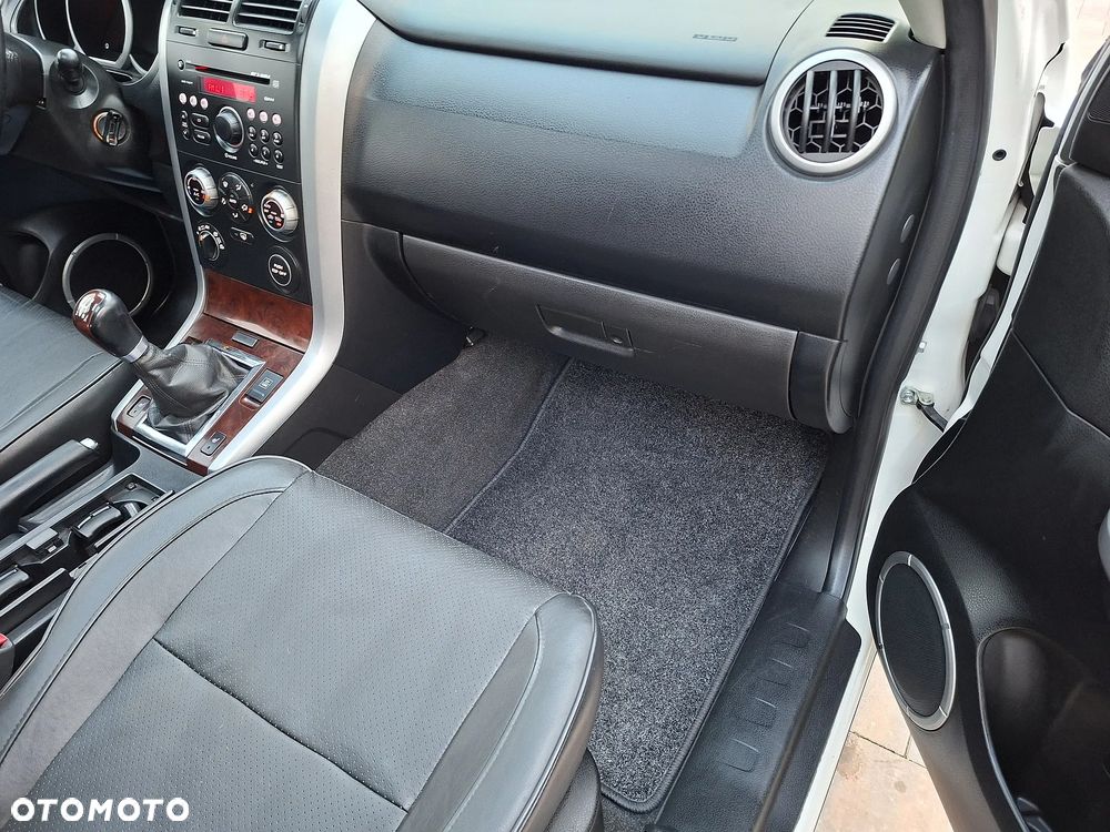 Suzuki Grand Vitara 2.0 De luxe - 17