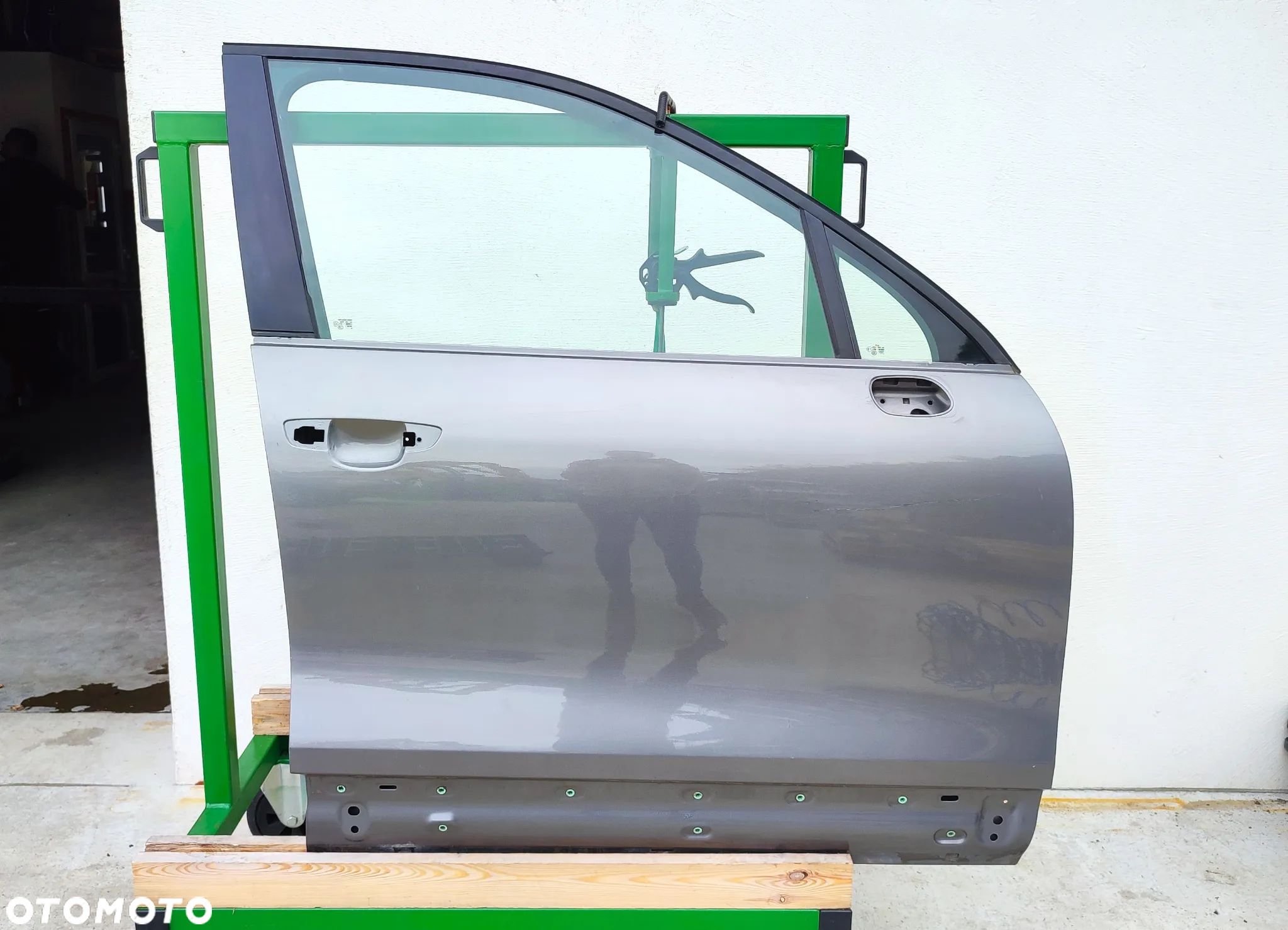 VW TOUAREG II 7P 10-18R DRZWI PRAWE PASAZERA PRZOD SZARE 7P0831312B - 1