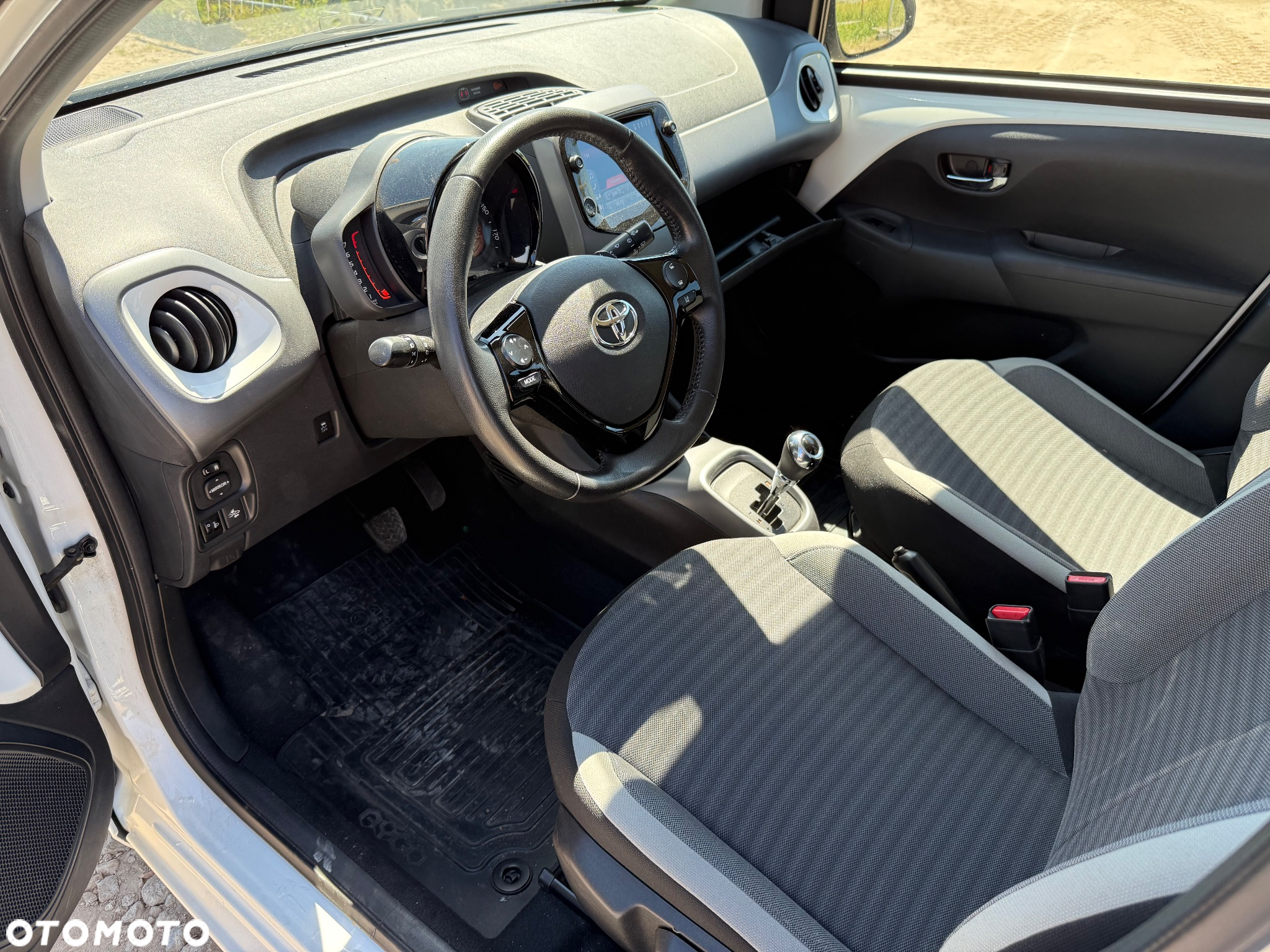 Toyota Aygo x.shift x-play connect - 15