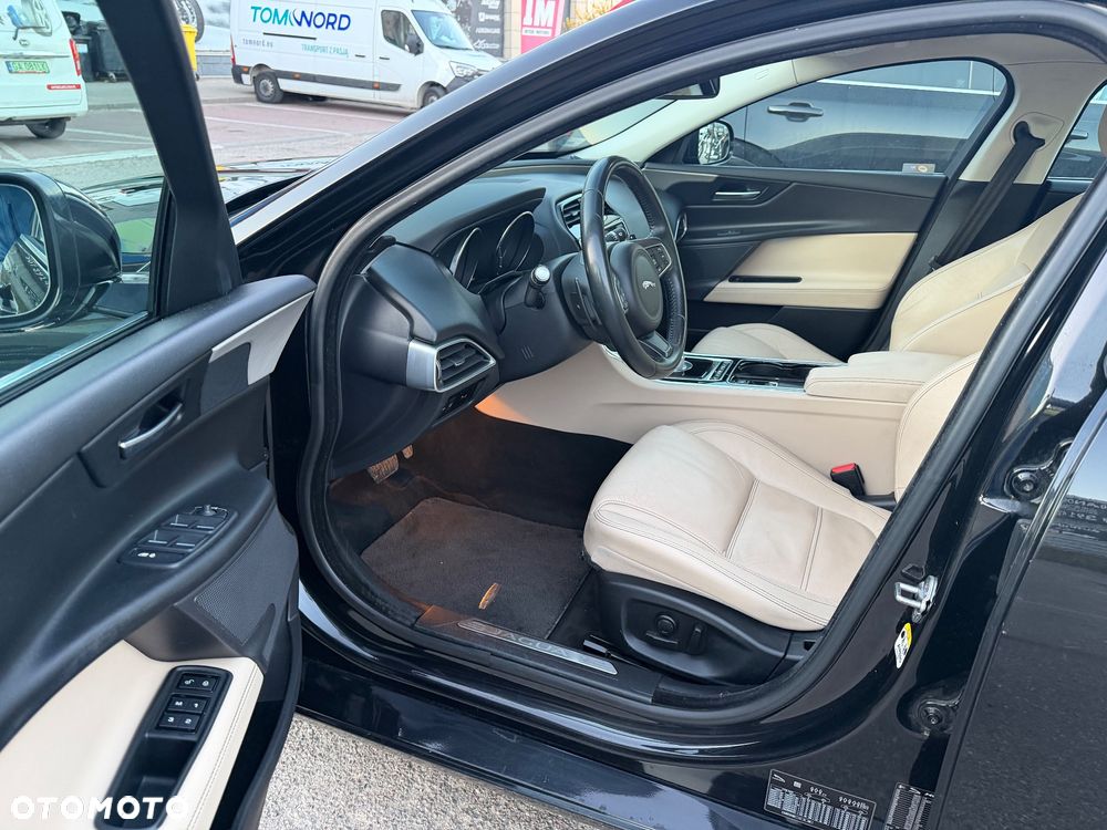 Jaguar XE 2.0 D Prestige - 17