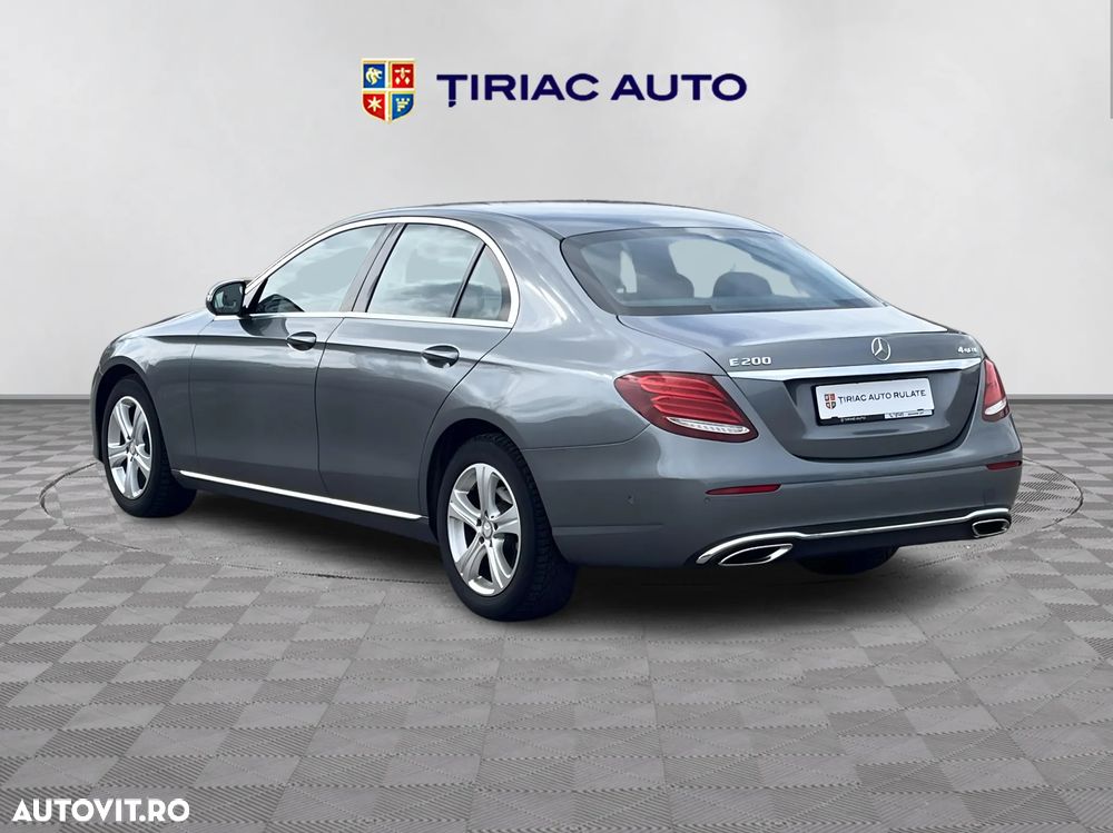 Mercedes-Benz E 200 4MATIC Aut. - 4