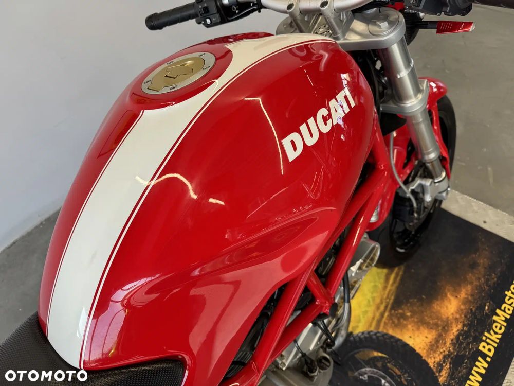Ducati Monster - 17