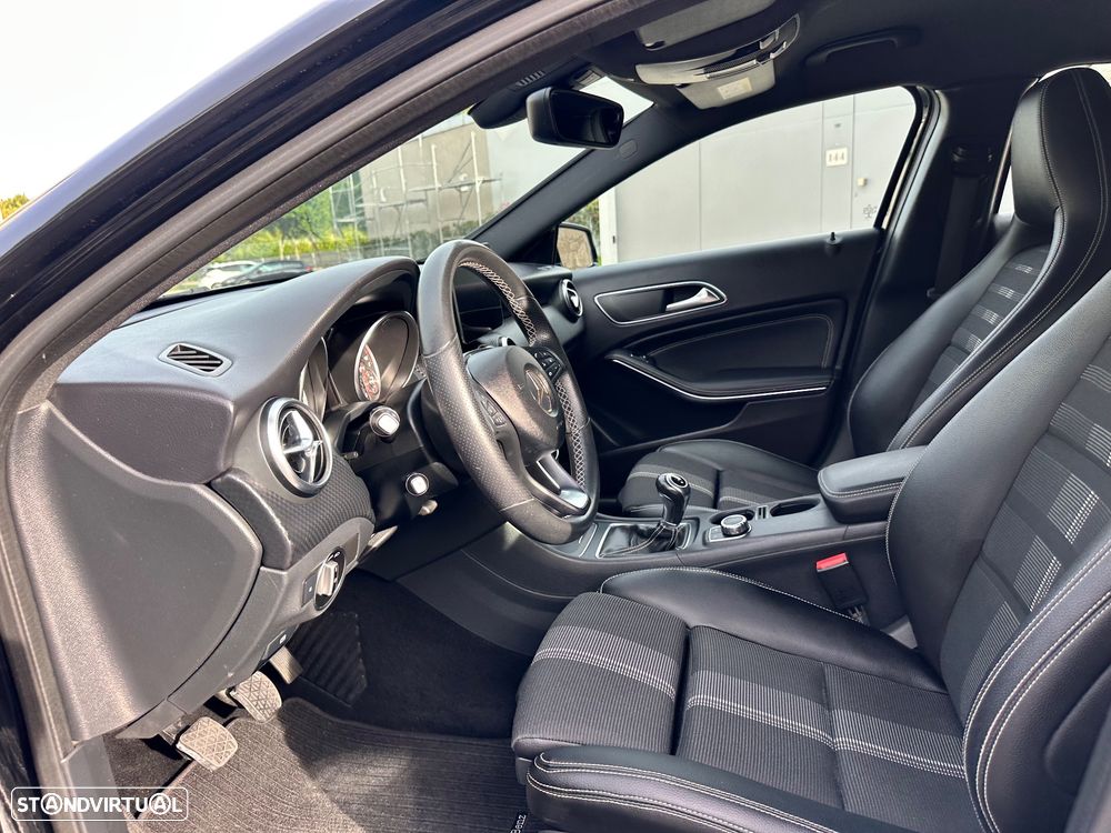 Mercedes-Benz A 180 d AMG Line - 26