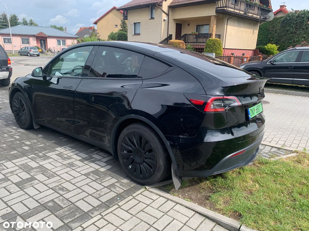 Tesla Model Y Long Range Dual Motor AWD - 6