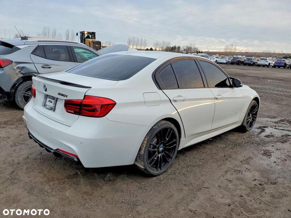 BMW Seria 3 330i xDrive M Sport - 4