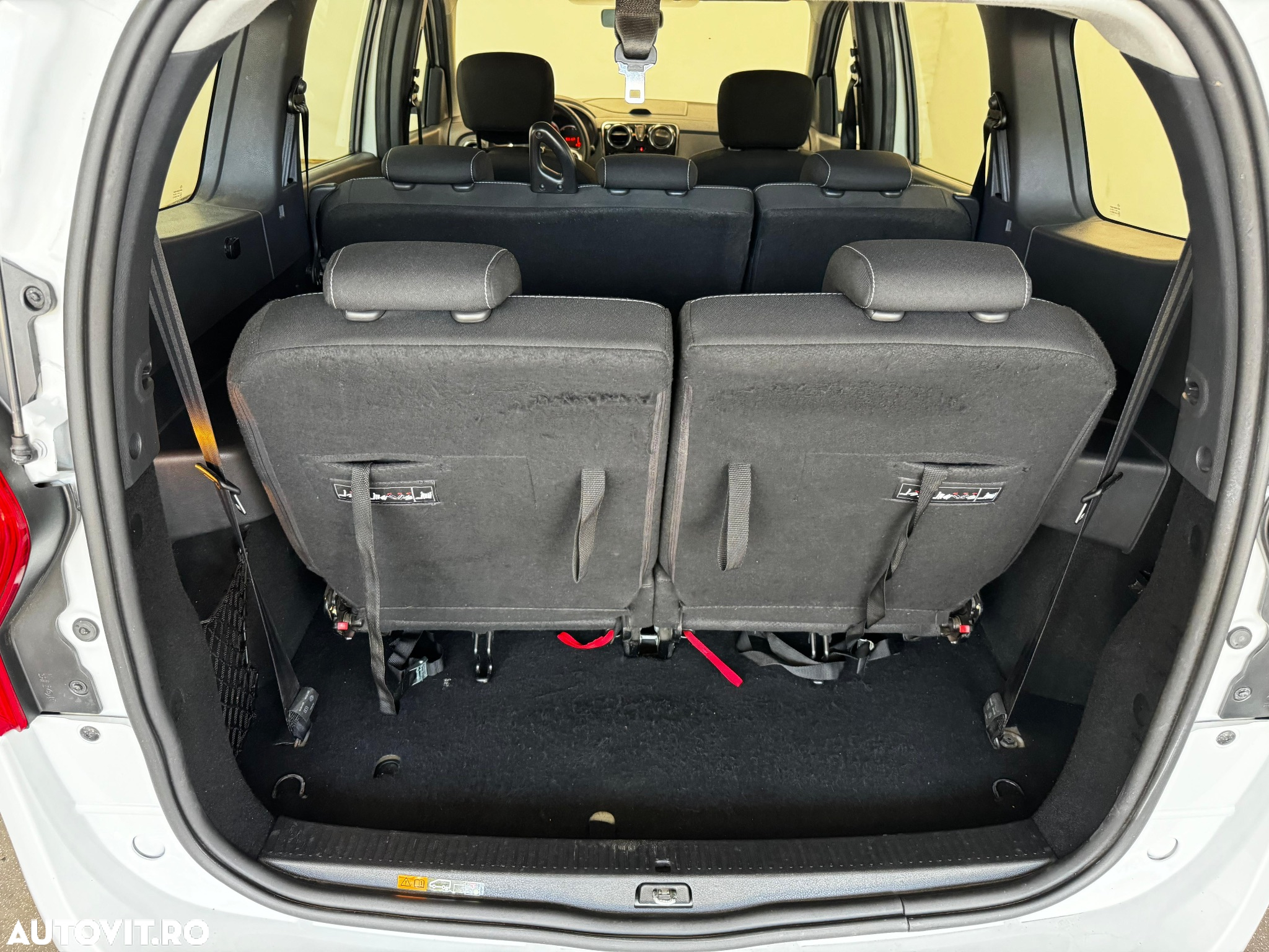 Dacia Lodgy 1.5 Blue dCi Laureate - 18