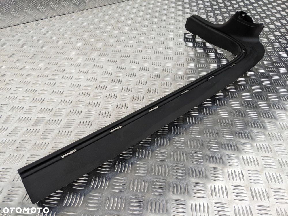 OSŁONA LISTWA PRZYDZRZWIOWA SCANIA RS NTG - 2