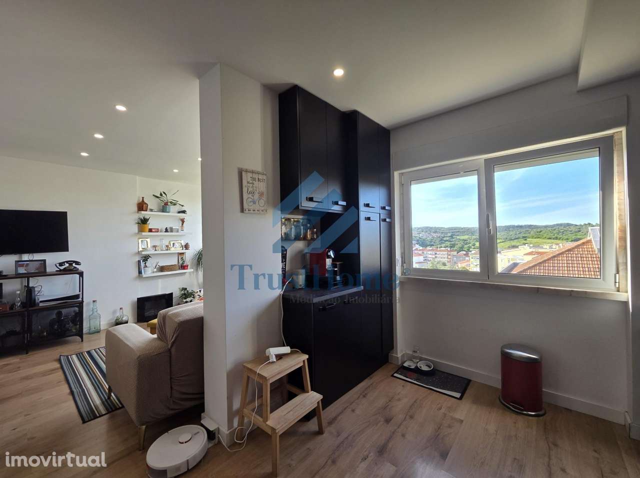 T1+1 totalmente remodelado e arrecadação com 23,5m2 e vista... - Grande imagem: 4/23