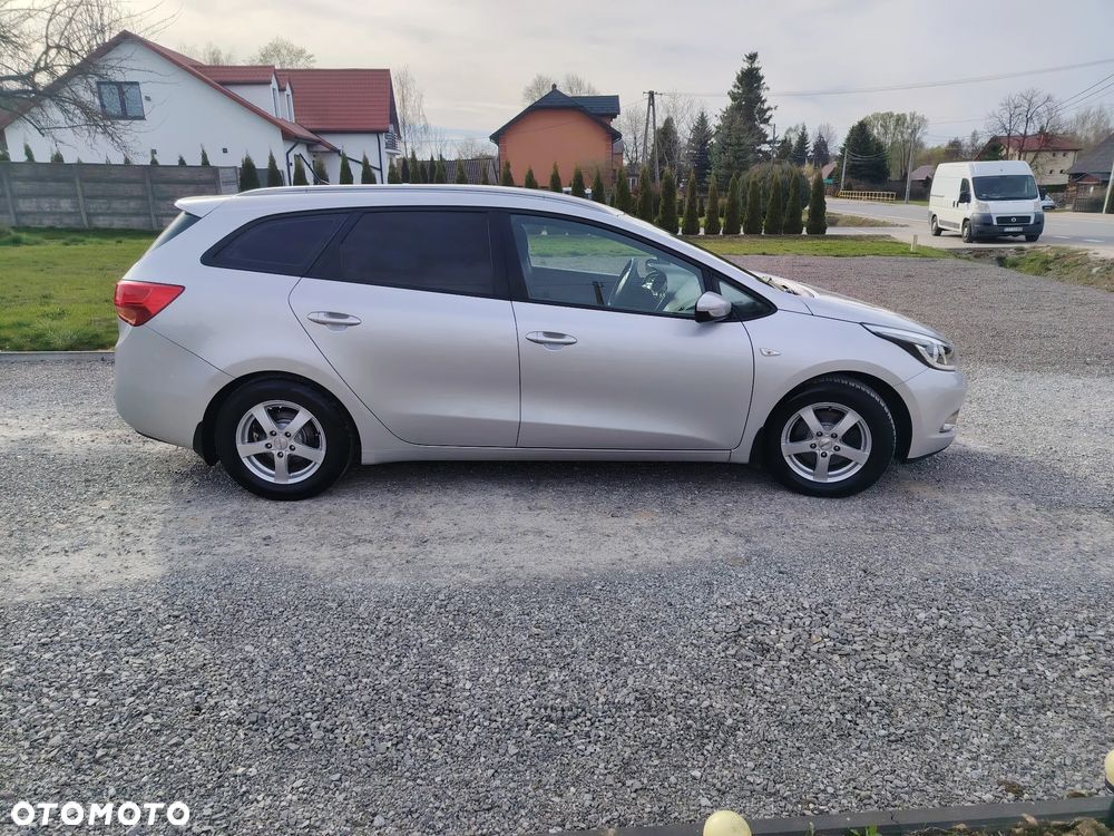 Kia Ceed 1.6 GDI Dream Team Edition - 4