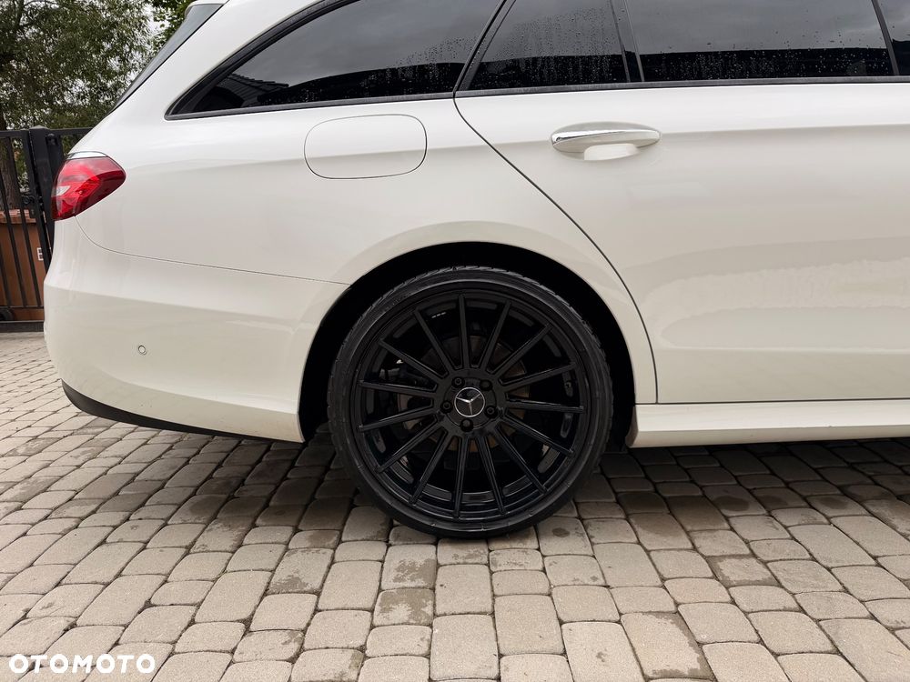 Mercedes-Benz Klasa E 220 d 4-Matic 9G-TRONIC - 4