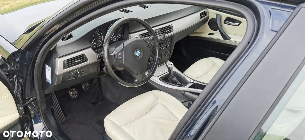 BMW Seria 3 318i - 5