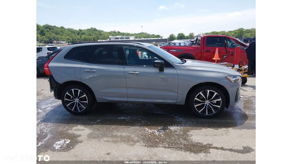 Volvo XC 60 B5 B AWD Plus Dark - 4
