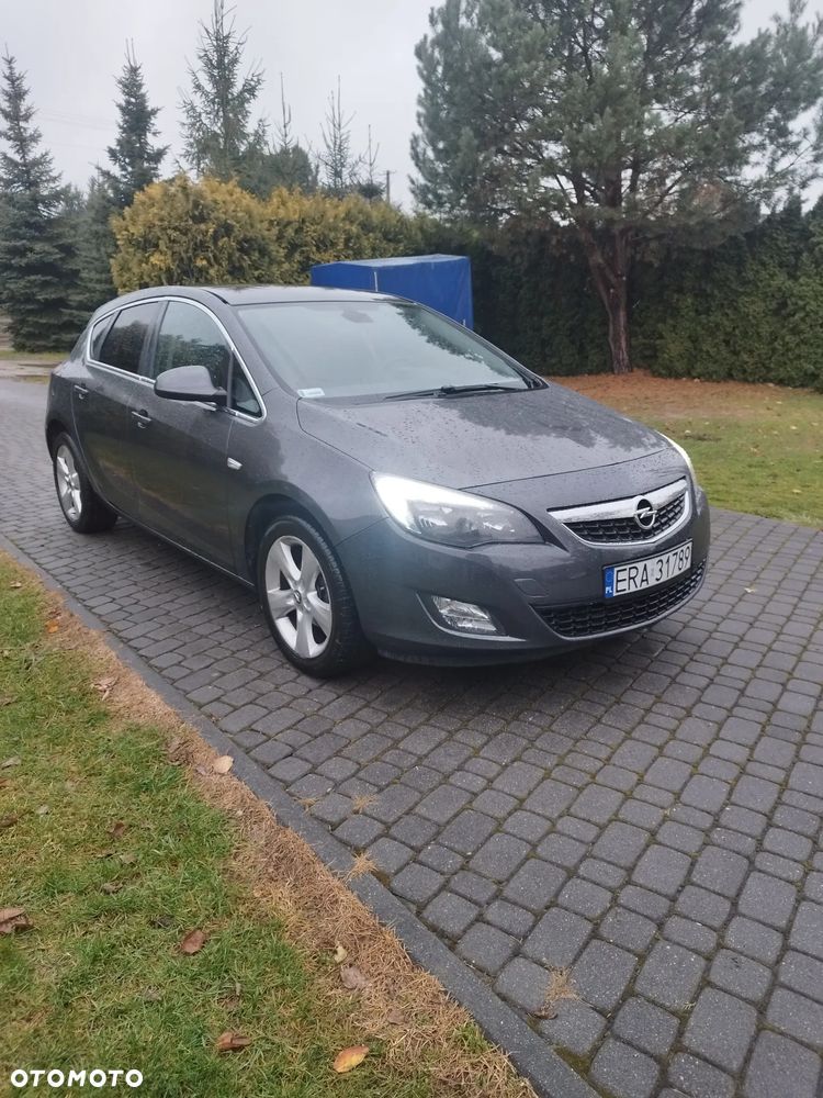 Opel Astra 2010 photo 2