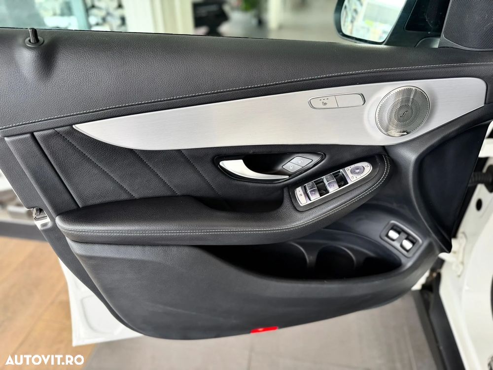 Mercedes-Benz GLC 300 e 4Matic 9G-TRONIC AMG Line - 16