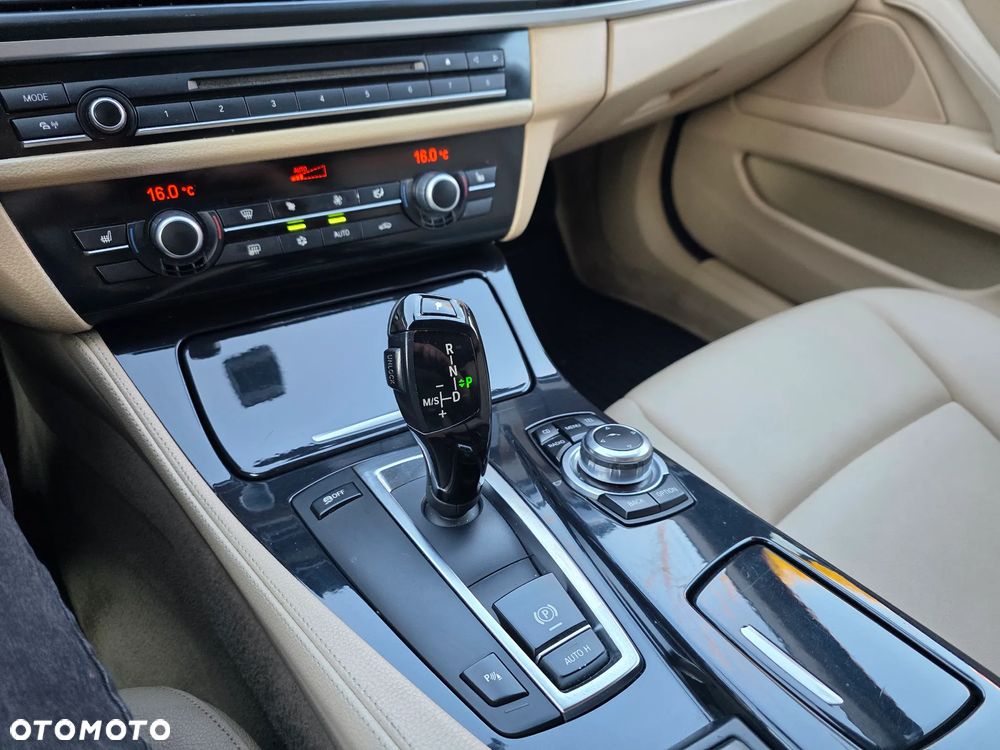 BMW Seria 5 520d Sport-Aut - 29