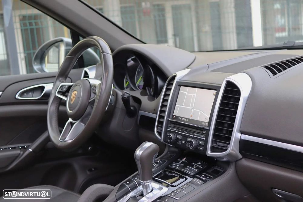 Porsche Cayenne S E-Hybrid - 38