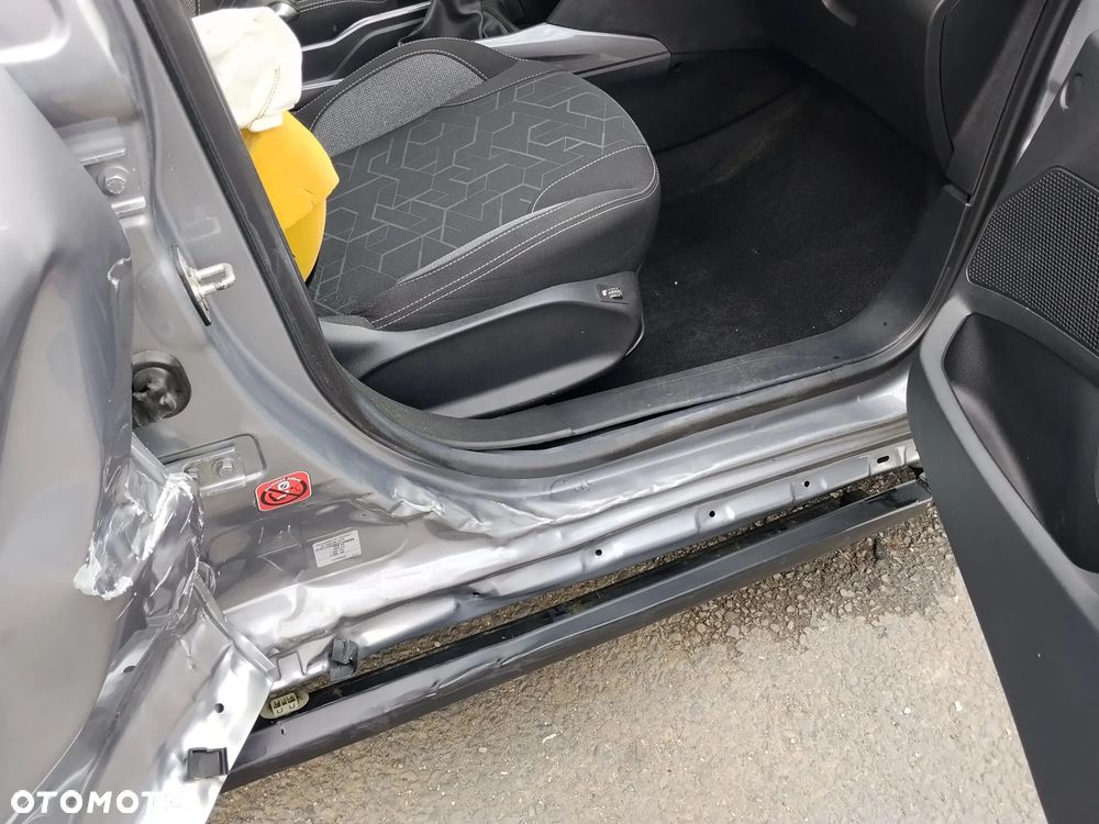 Peugeot 2008 1.2 Pure Tech Active S&S - 19